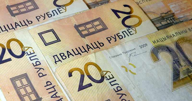 Зарплата в Беларуси продолжила снижение