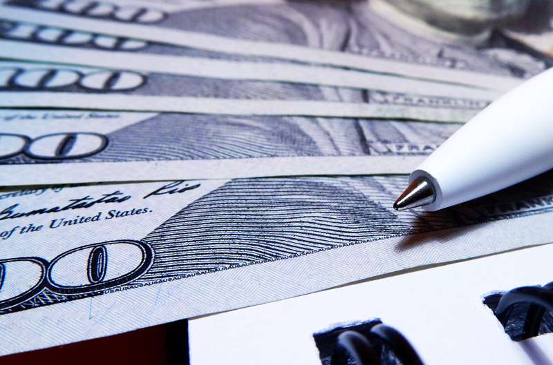 Доллар дорожает второй раз подряд в начале торгов 5 января 2023