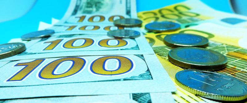 Доллар и евро опять дешевеют на торгах в понедельник 11 июля 2022
