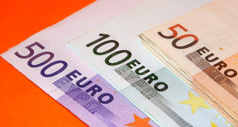 Евро опустился ниже доллара на торгах 22 августа в Минске 2022