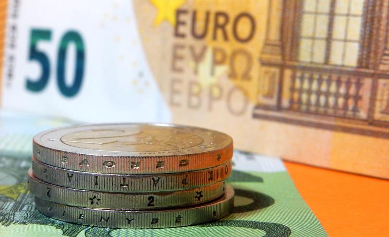 Евро может подорожать к доллару