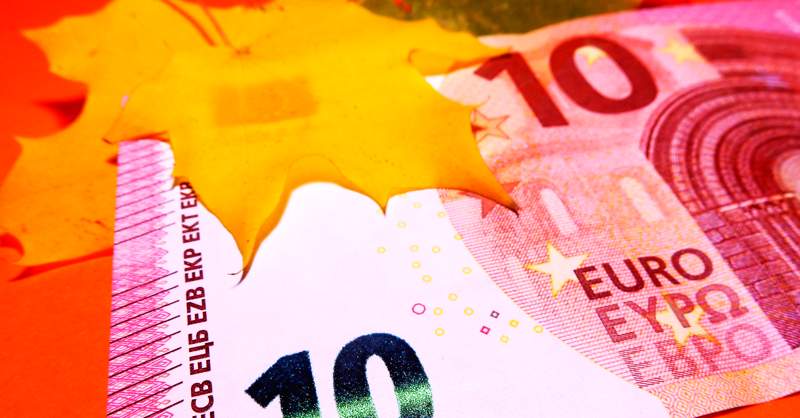 Евро начал дешеветь после серии укреплений