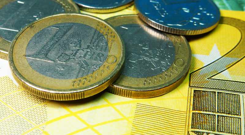 Евро на максимуме за 6 дней на торгах 23 августа 2023