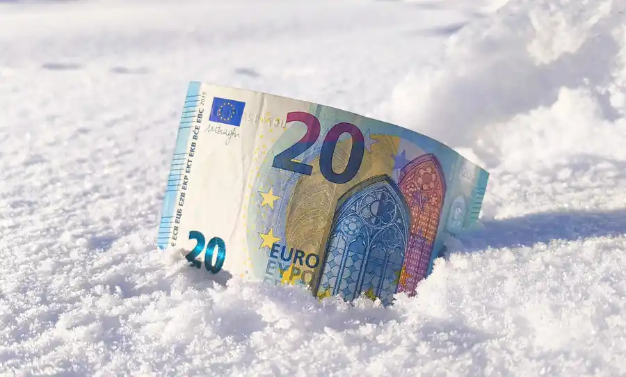 Евро вырос на торгах 3 февраля 2026