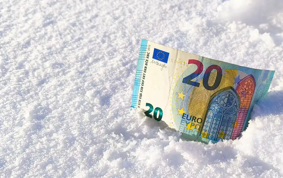 Евро пошёл на дно. 24 февраля 2026 года у него минимум за 81 день