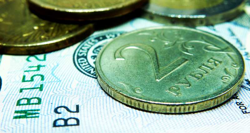 Белорусский рубль укрепляется к доллару и евро на торгах 24 января 2023