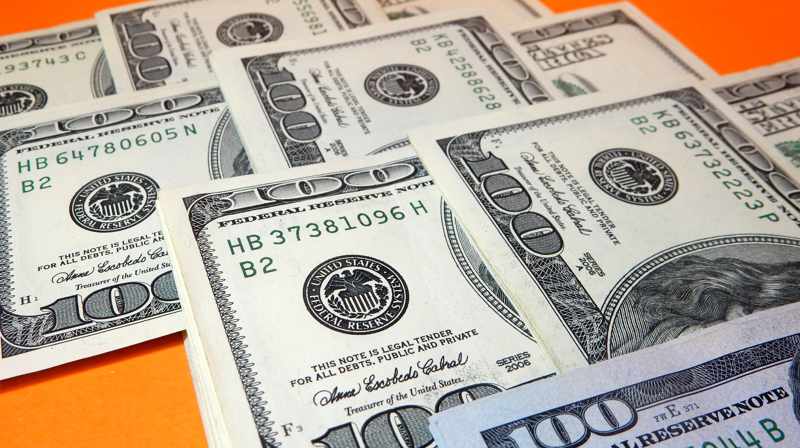 Доллар достиг максимума за 15 дней утром 29 августа 2023