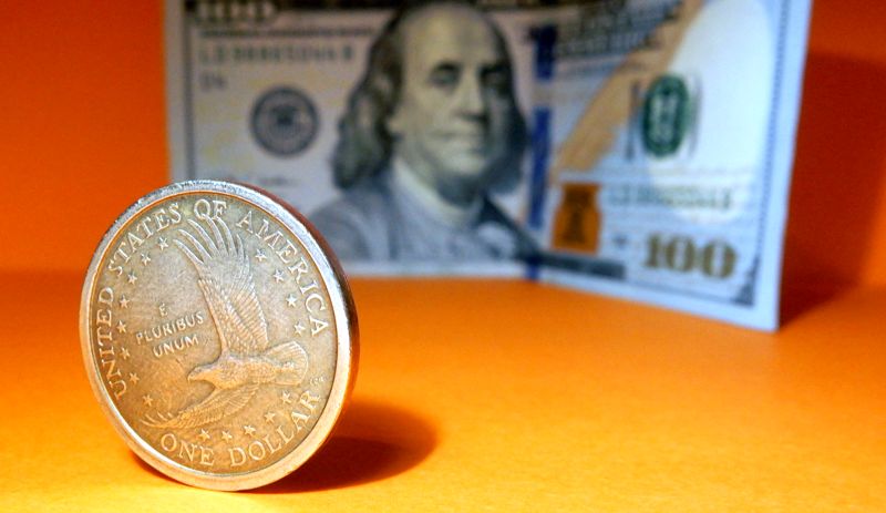 Доллар будет дорожать к евро в ближайшее время