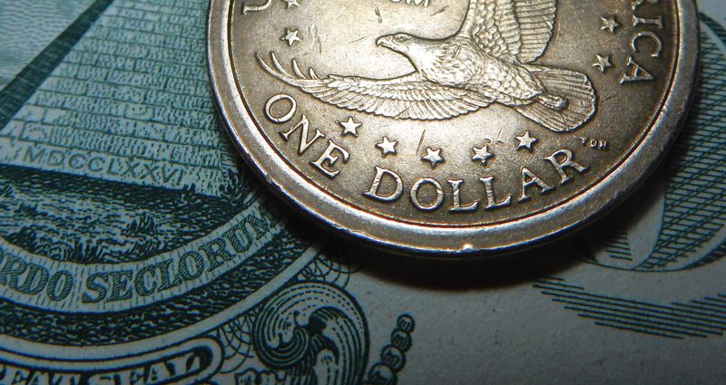Доллар укрепляется шестой раз подряд утром 29 ноября 2023