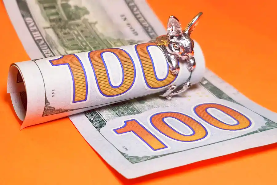 У доллара максимум за 2 месяца на торгах 11 марта 2026