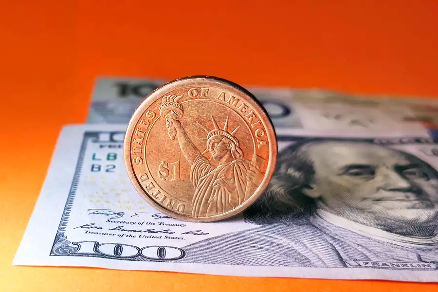 Доллар удержался на максимуме за 2 месяца, а остальные валюты подешевели 12 марта 2026