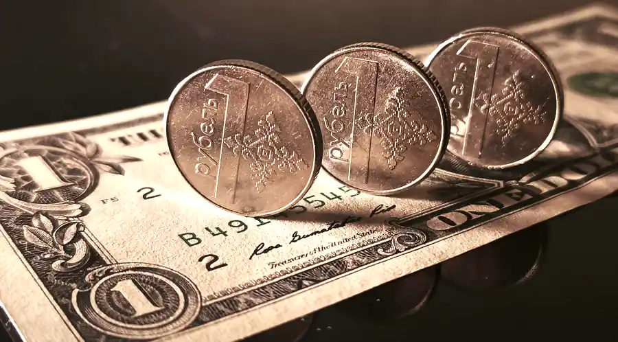 Прогноз: доллар рвётся к трём рублям