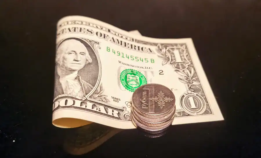 Доллар начал расти утром 30 декабря 2025 года