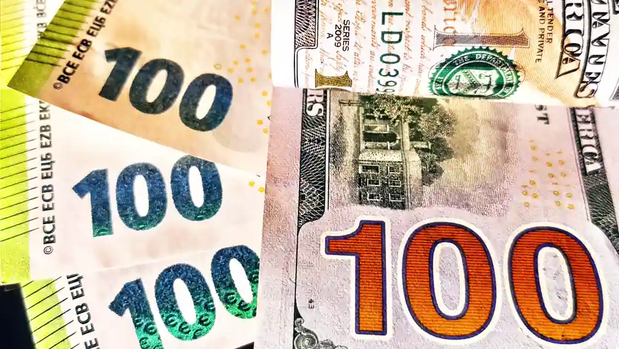 Инвесторы бегут из доллара