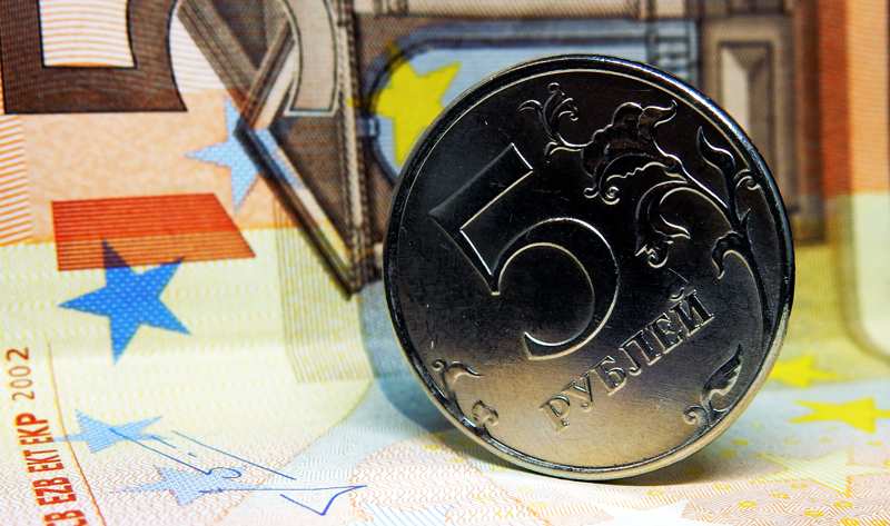 евро подскочил до максимума за полтора месяца